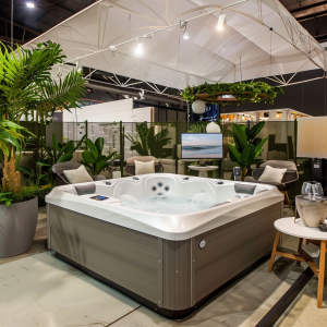 senthi2034_6-seat_spa_with_40_jets_ergonomic_seating_premium__9c397f3b-571e-4c3b-843b-c5eb736c7809_0